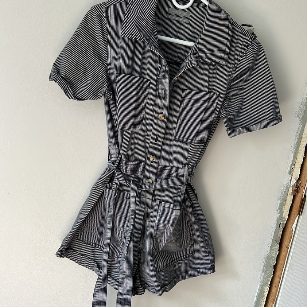 Pin striped Romper - Picture 5 of 5